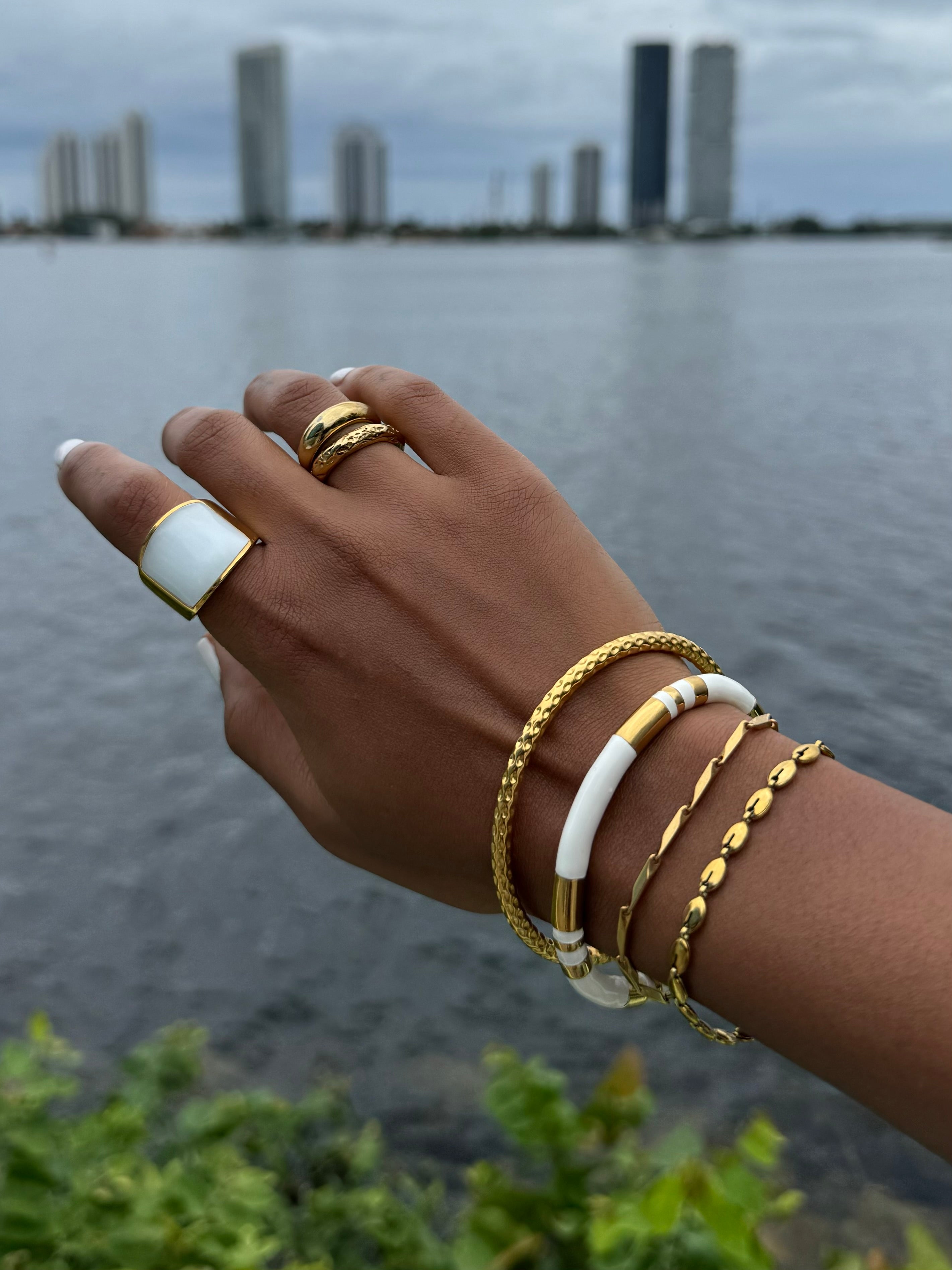 ARI CUFF - WHITE/GOLD