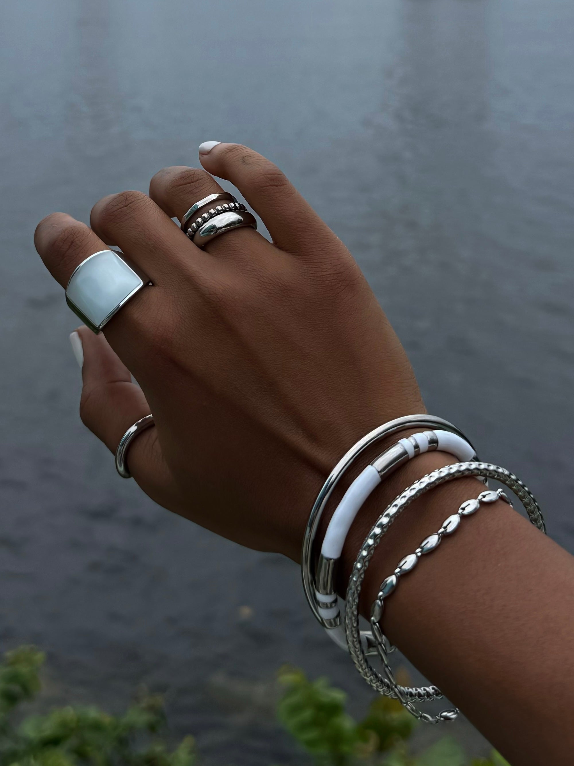 ARI CUFF - WHITE/SILVER